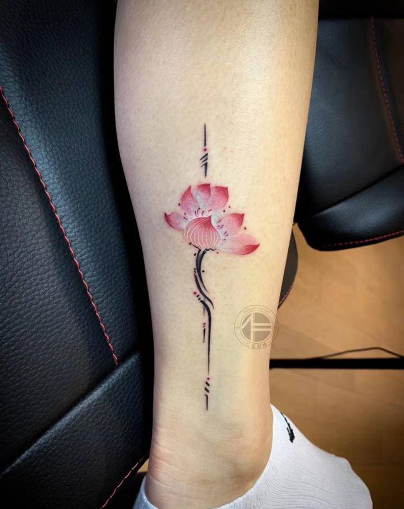 莲花纹身图片_腿部水墨纹身图案
