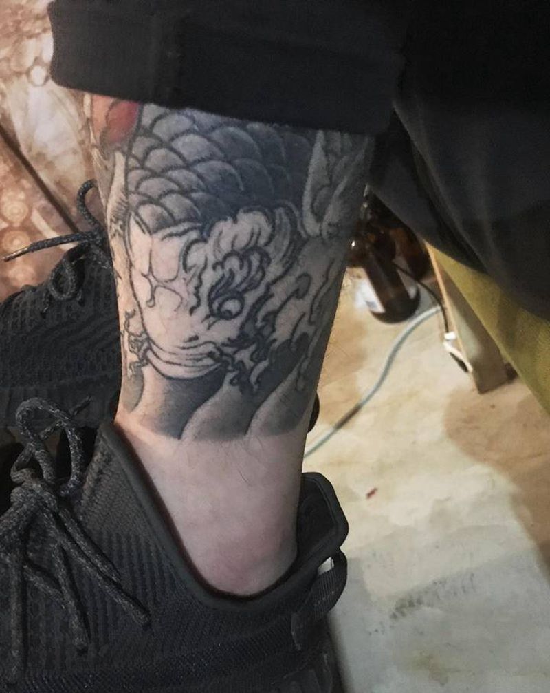 鲤鱼纹身图片_腿部老传统纹身图案