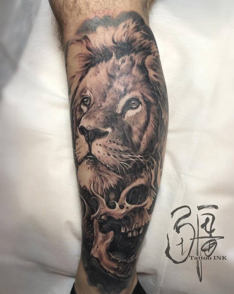 森林之王纹身图片_腿部欧美写实獅子动物纹身图案