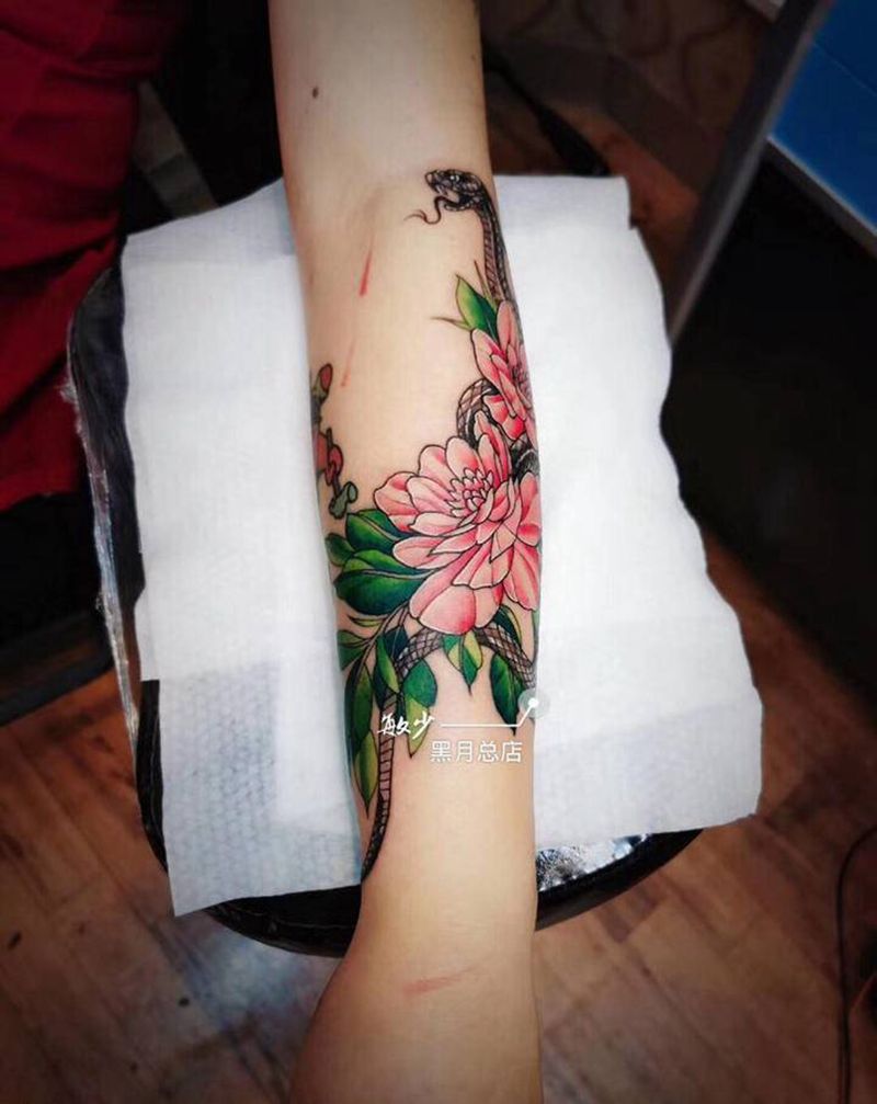 手花纹身图片_手臂纹身图案