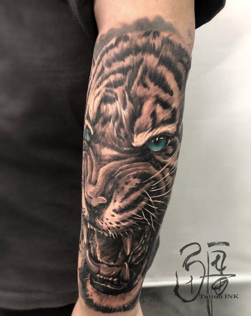 虎纹身图片_手臂手部欧美写实老虎纹身图案