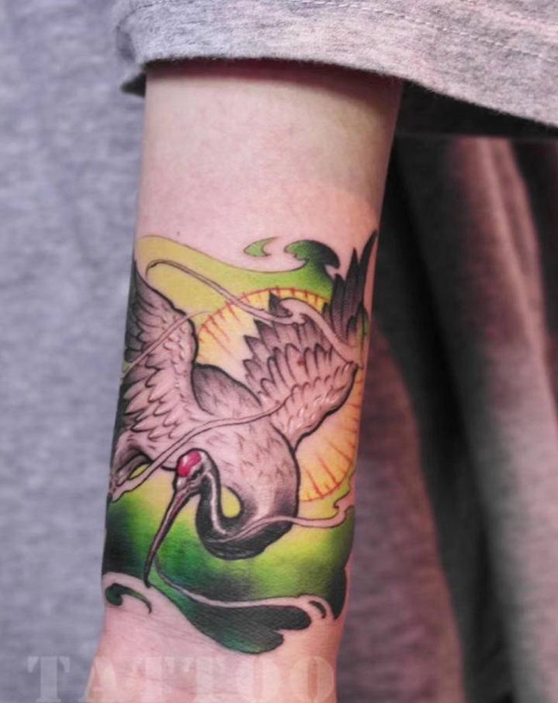 鹤纹身图片_手部背部水彩新传统鹤动物纹身图案