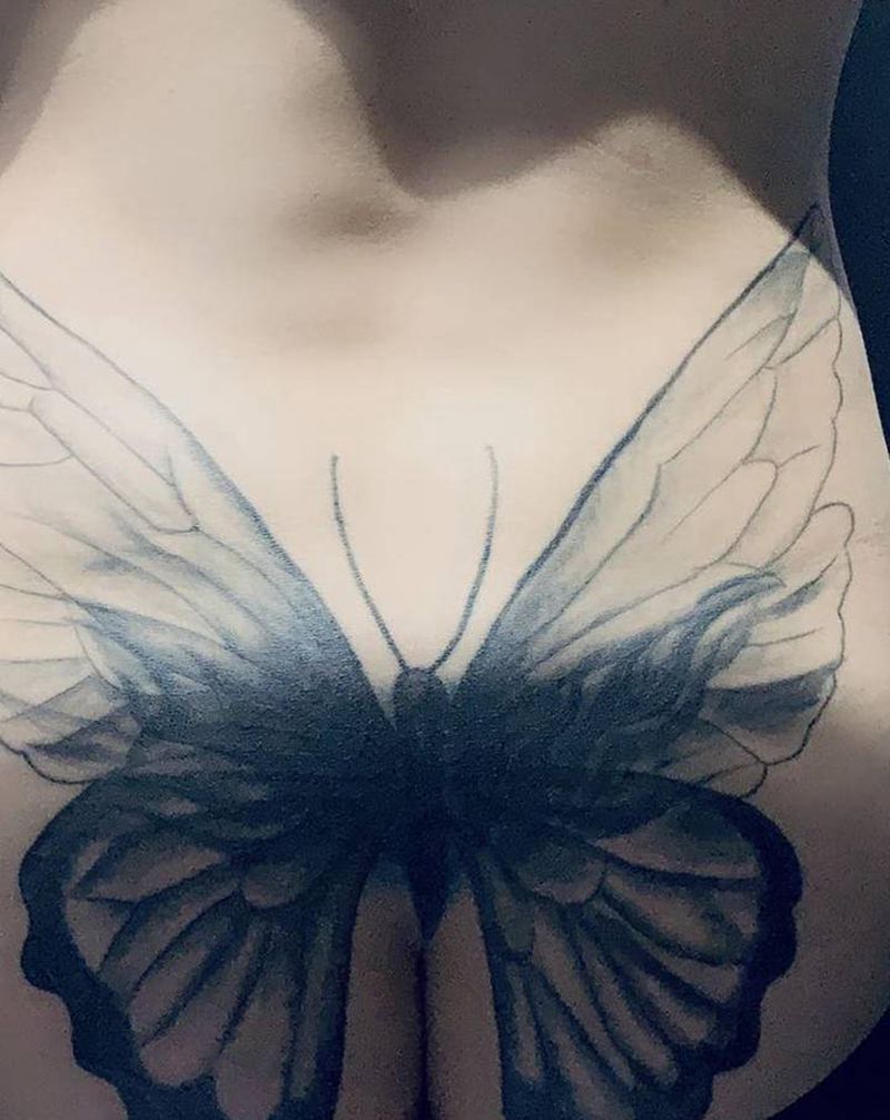 蝴蝶修改纹身图片_腰部臀部新传统New School蝴蝶纹身图案