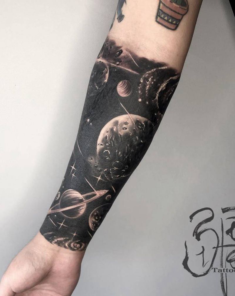 黑出宇宙纹身图片_手臂手部点刺欧美写实遮盖纹身图案