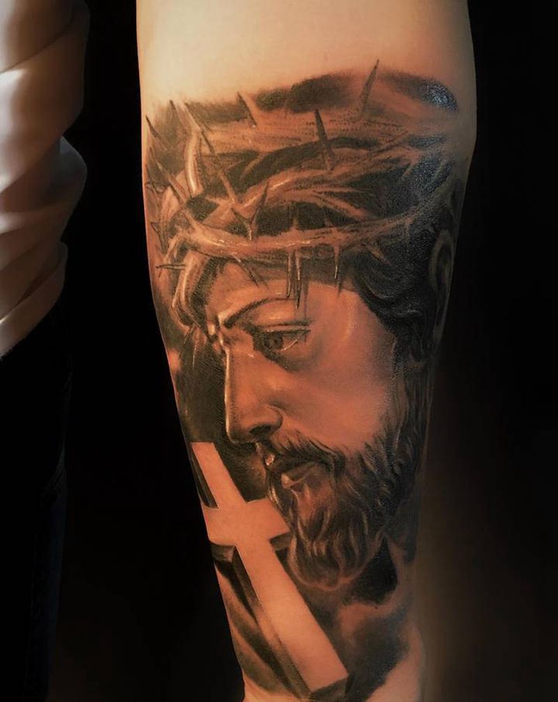 耶稣(恢复后图)纹身图片_手臂欧美写实纹身图案