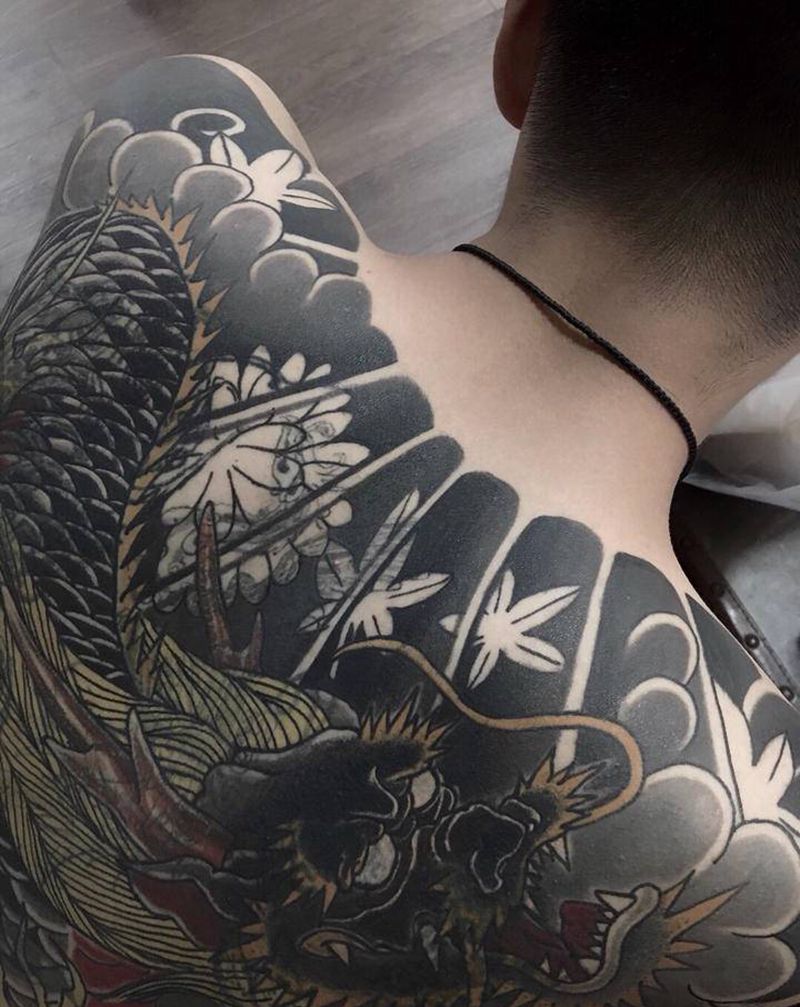 遮盖未完纹身图片_背部老传统纹身图案