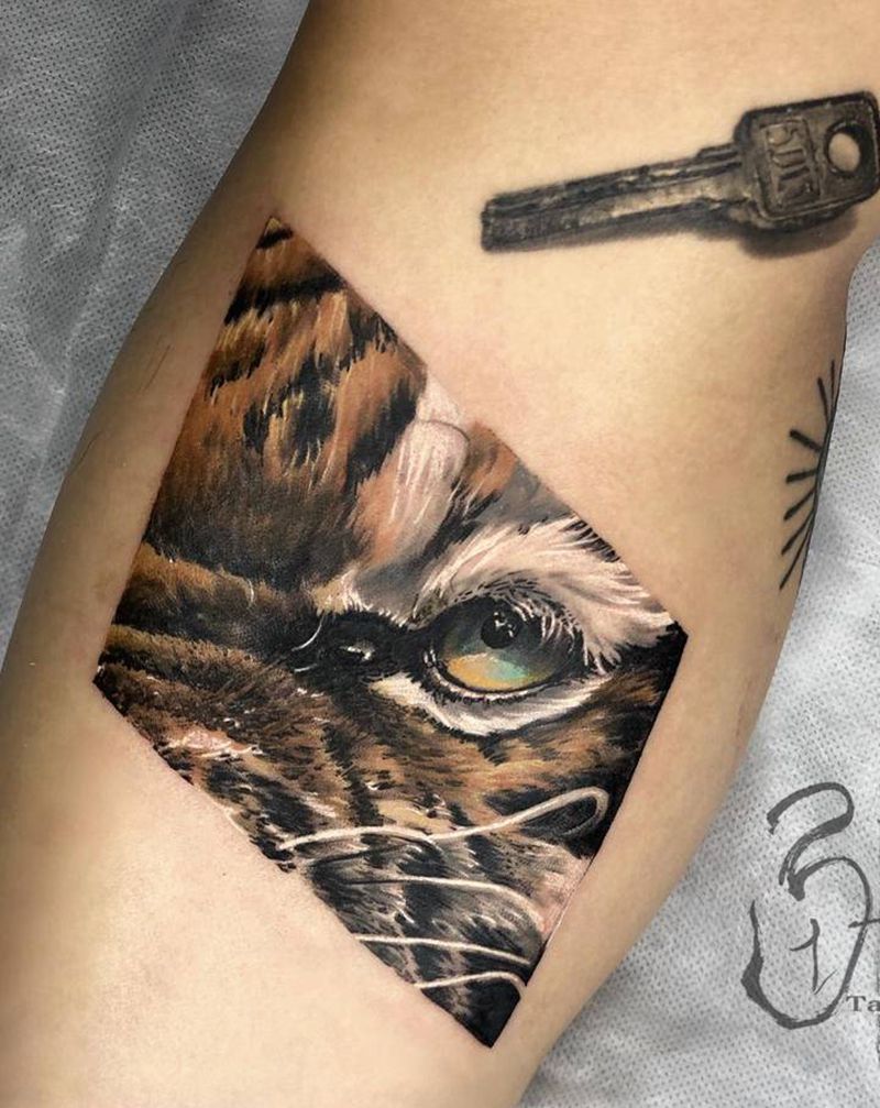 虎纹身图片_腿部脚部欧美写实虎老虎纹身图案