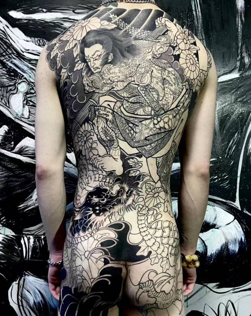 九纹龙史进纹身图片_背部老传统纹身图案
