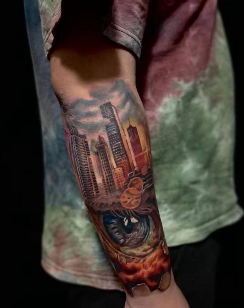 欲望都市纹身图片_手臂欧美写实纹身图案