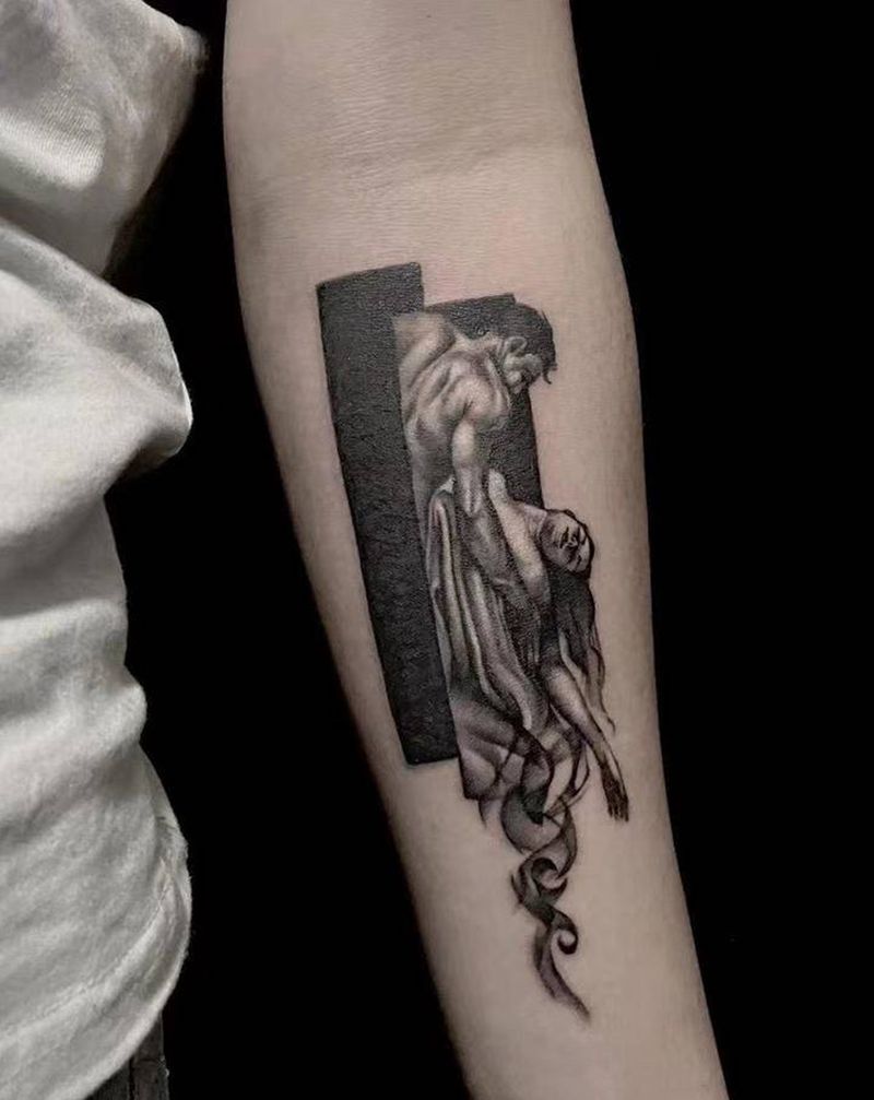 拥抱纹身图片_手臂欧美写实纹身图案