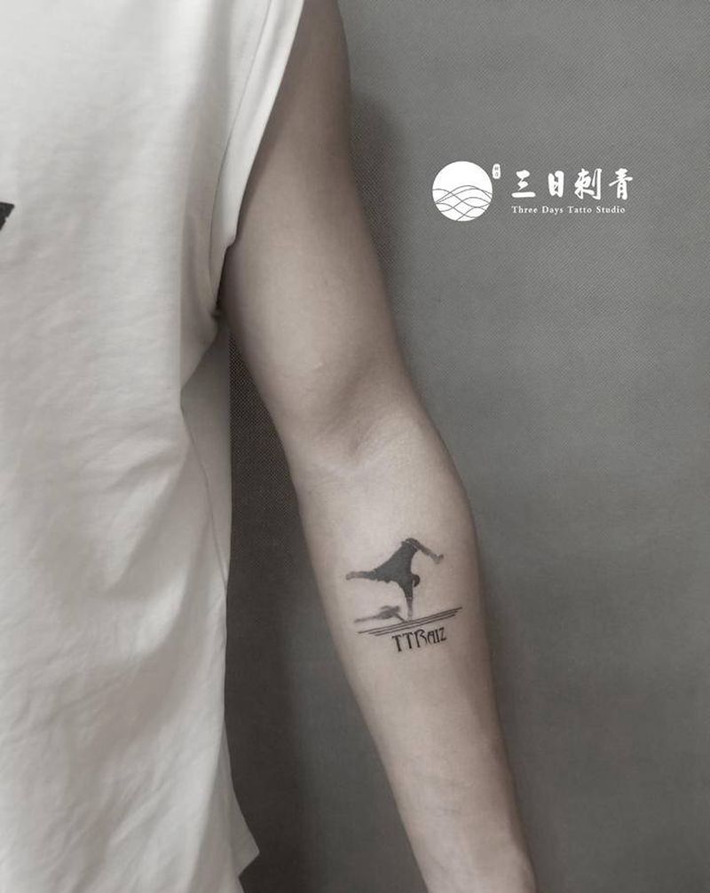 运动纹身图片_手臂几何纹身图案