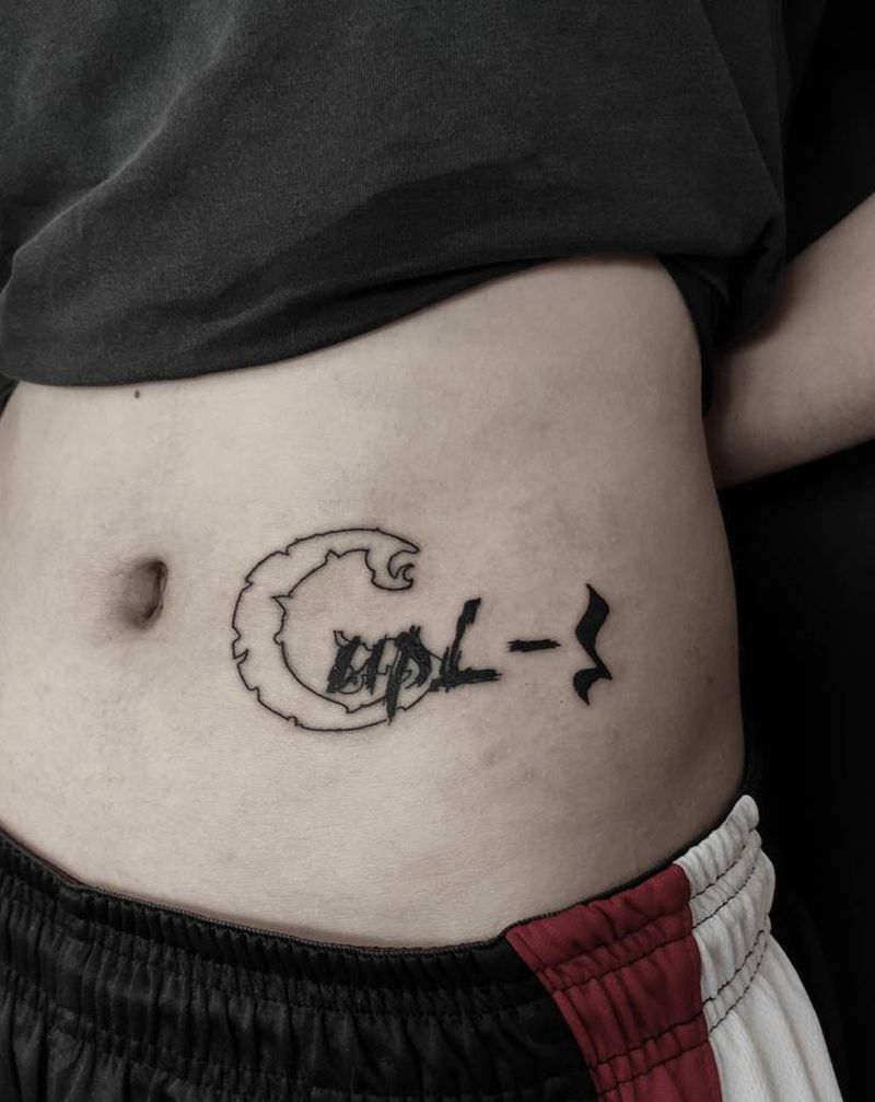 小英文纹身图片_腰部花体字纹身图案