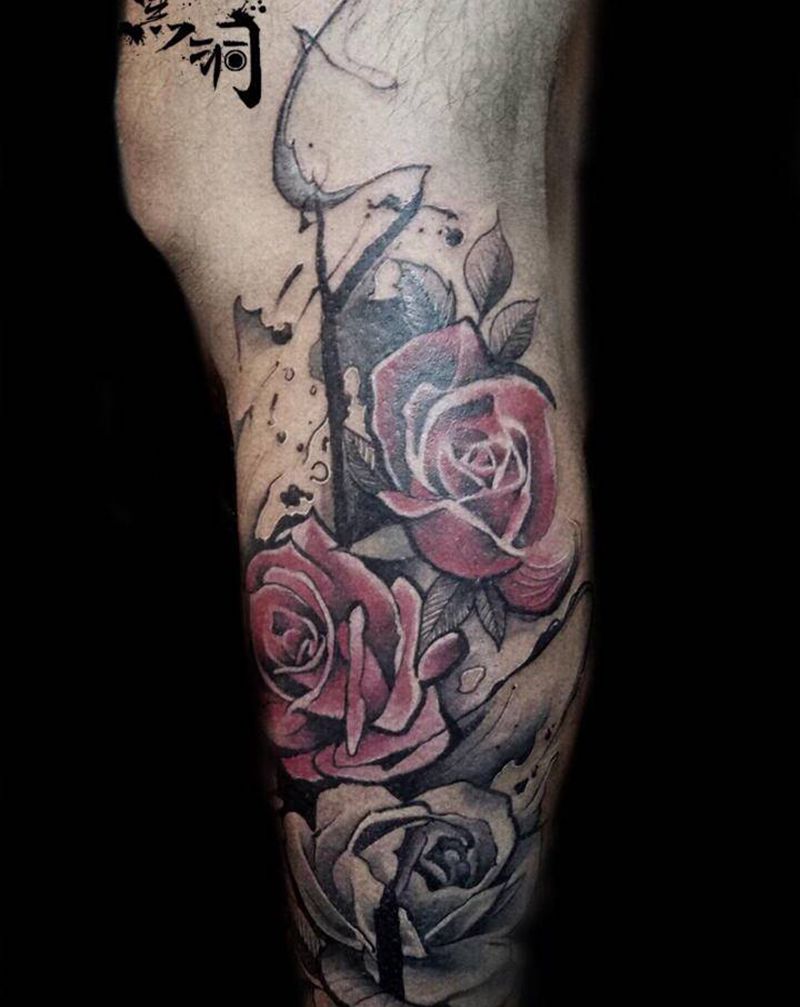 花雨樊纹身图片_腿部脚部欧美写实水彩玫瑰花水墨纹身图案