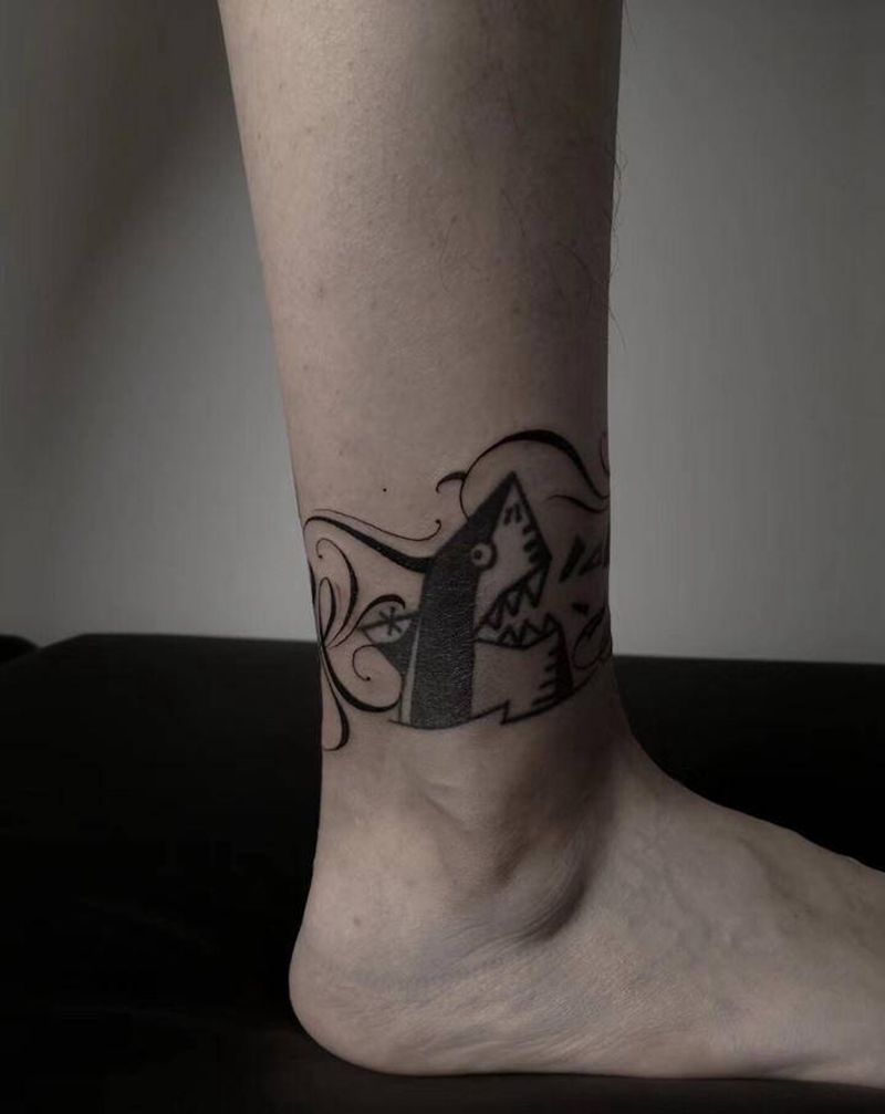 奋斗纹身图片_腿部花体字纹身图案