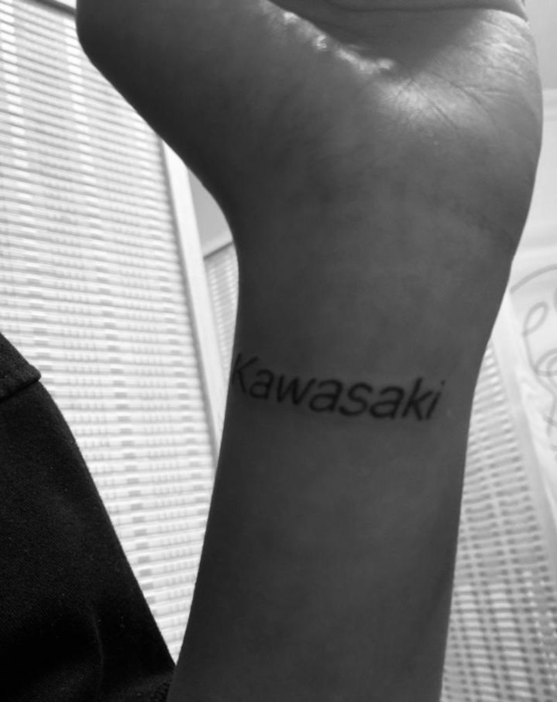 字母纹身图片_手部纹身图案