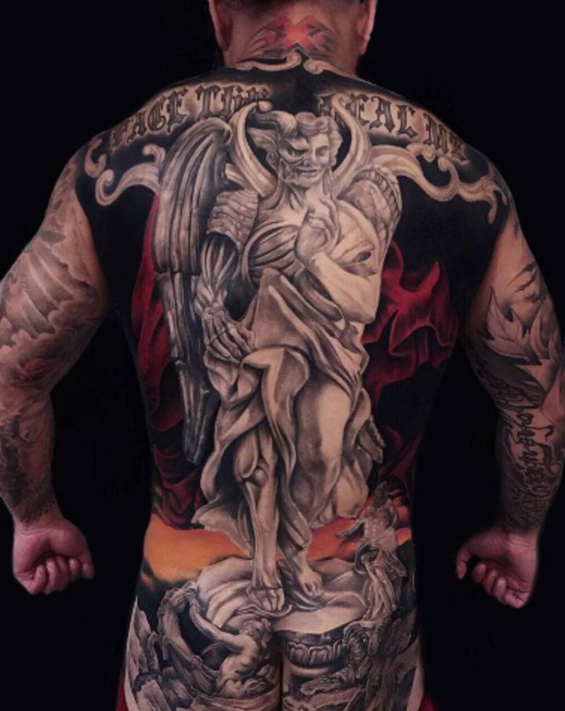 面对真实的“我”纹身图片_背部腰部欧美写实雕塑天使与魔鬼纹身图案
