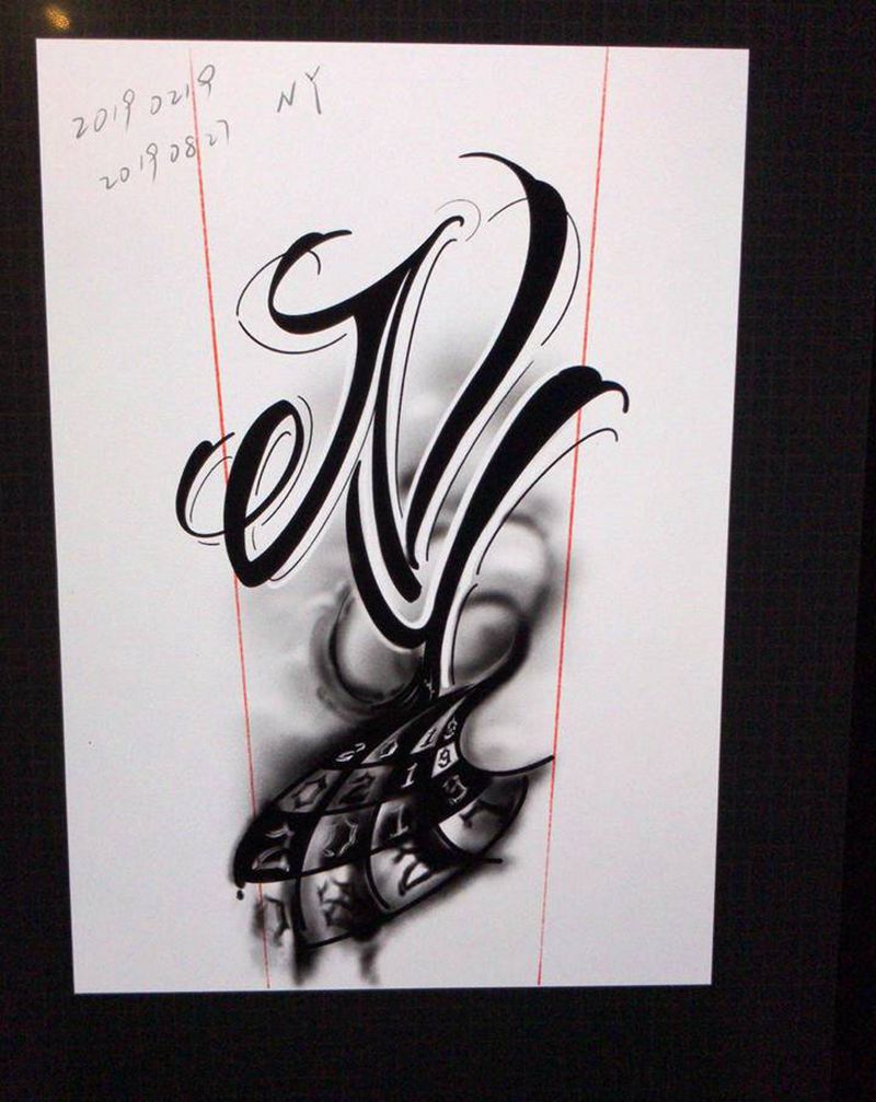NY纹身图片_手部手臂花体字水墨数字纹身图案