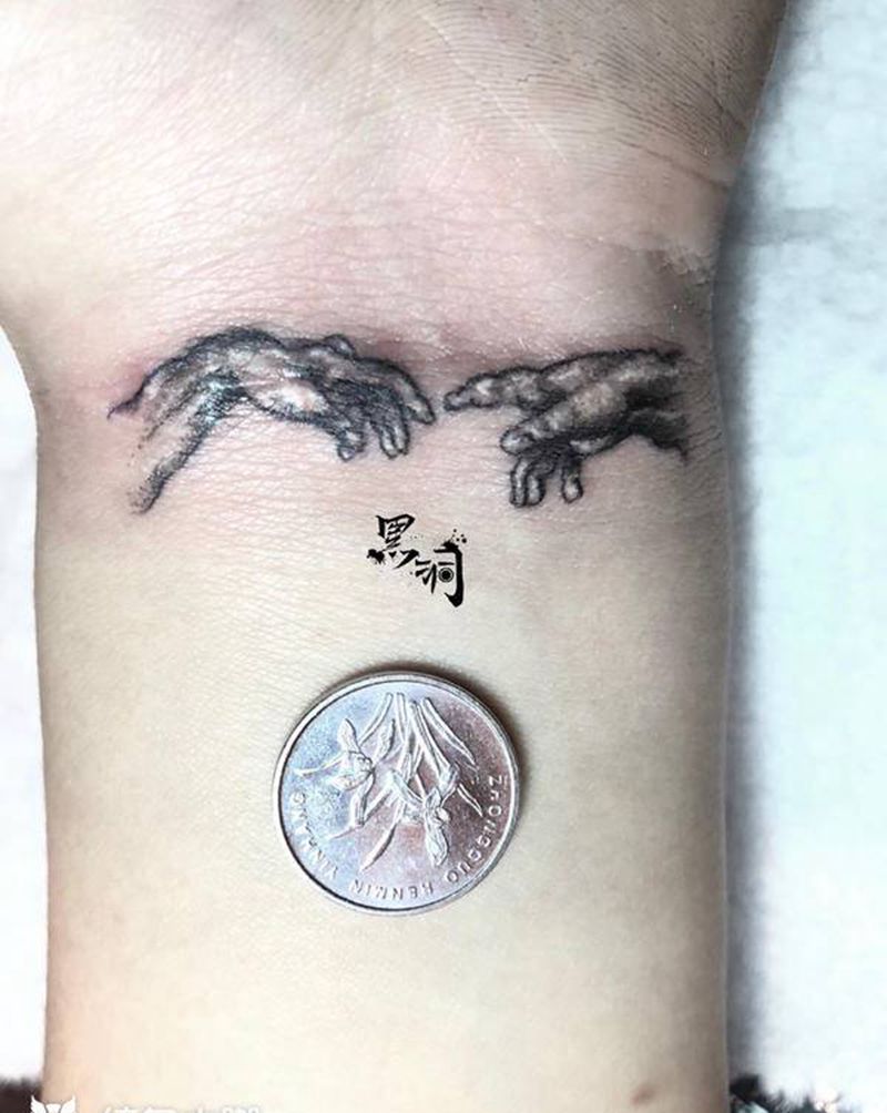 上帝之手（精微版）纹身图片_手臂欧美写实手上帝遮盖疤痕纹身图案