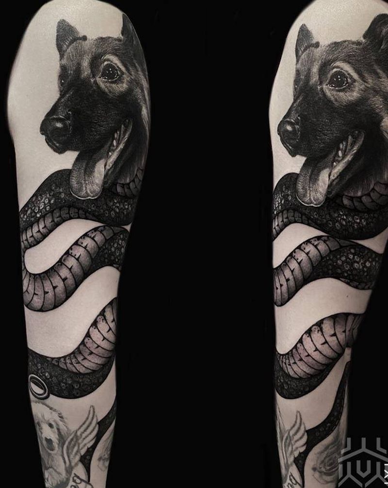 情有独钟纹身图片_手臂手部欧美写实几何宠物蛇纹身图案