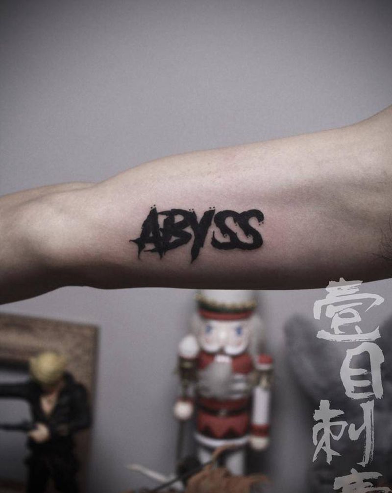 英文字纹身图片_手臂花体字纹身图案