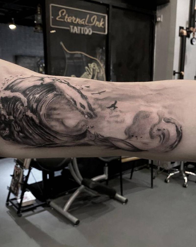 浪纹身图片_手部欧美写实纹身图案