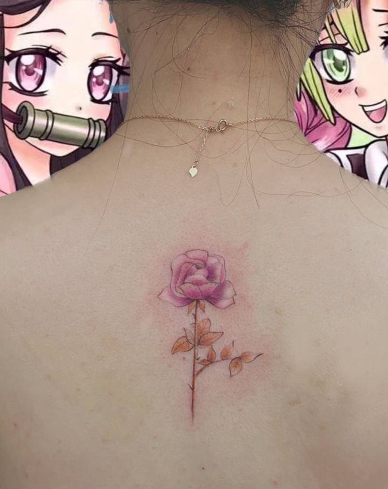 小花花纹身图片_背部纹身图案