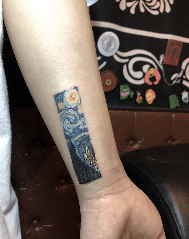 星空纹身图片_手臂水彩梵高星空纹身图案