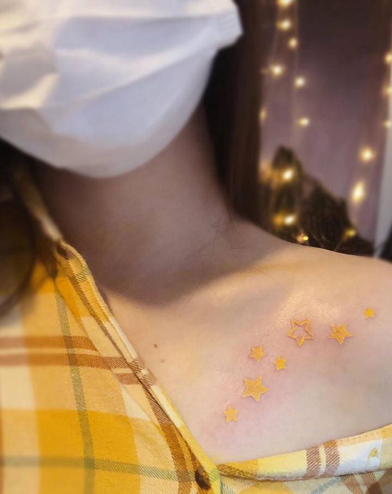 小清新纹身图片_肩部水彩纹身图案