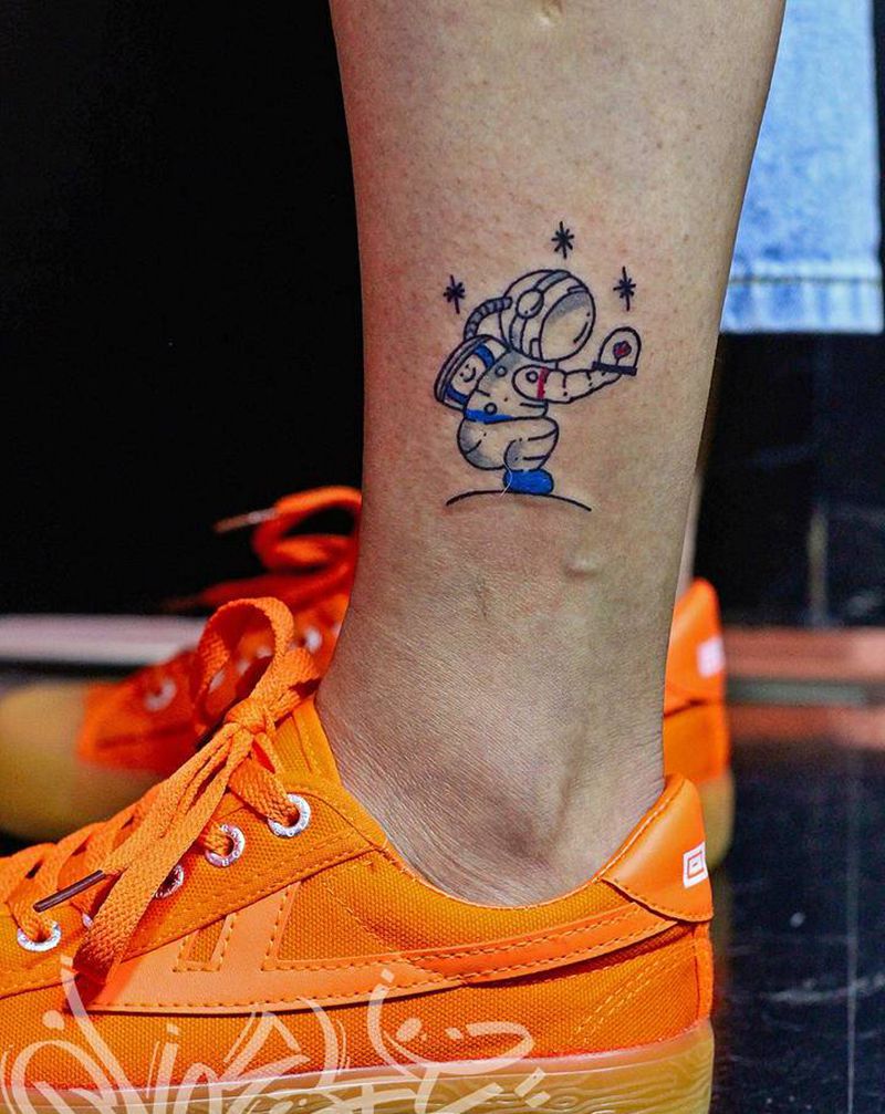 宇航员和小玫瑰纹身图片_手臂Old School纹身图案