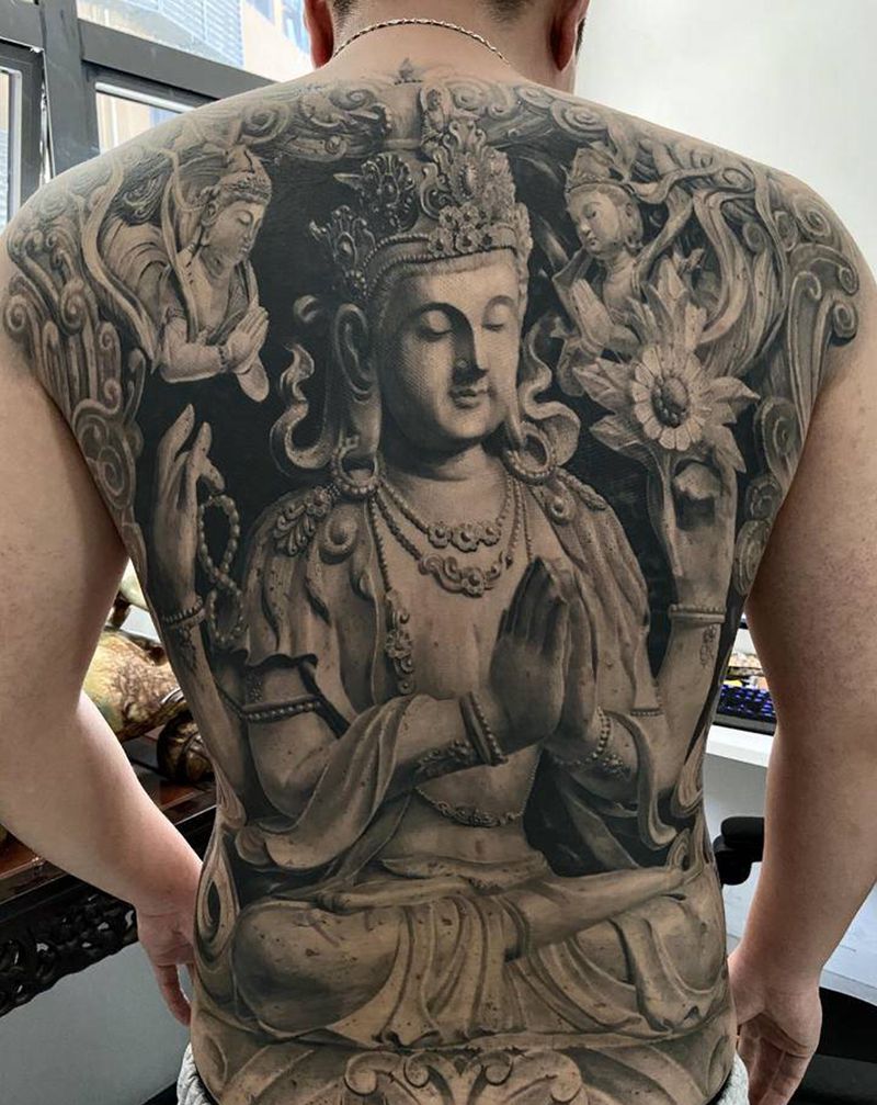 四臂观音纹身图片_背部欧美写实纹身图案