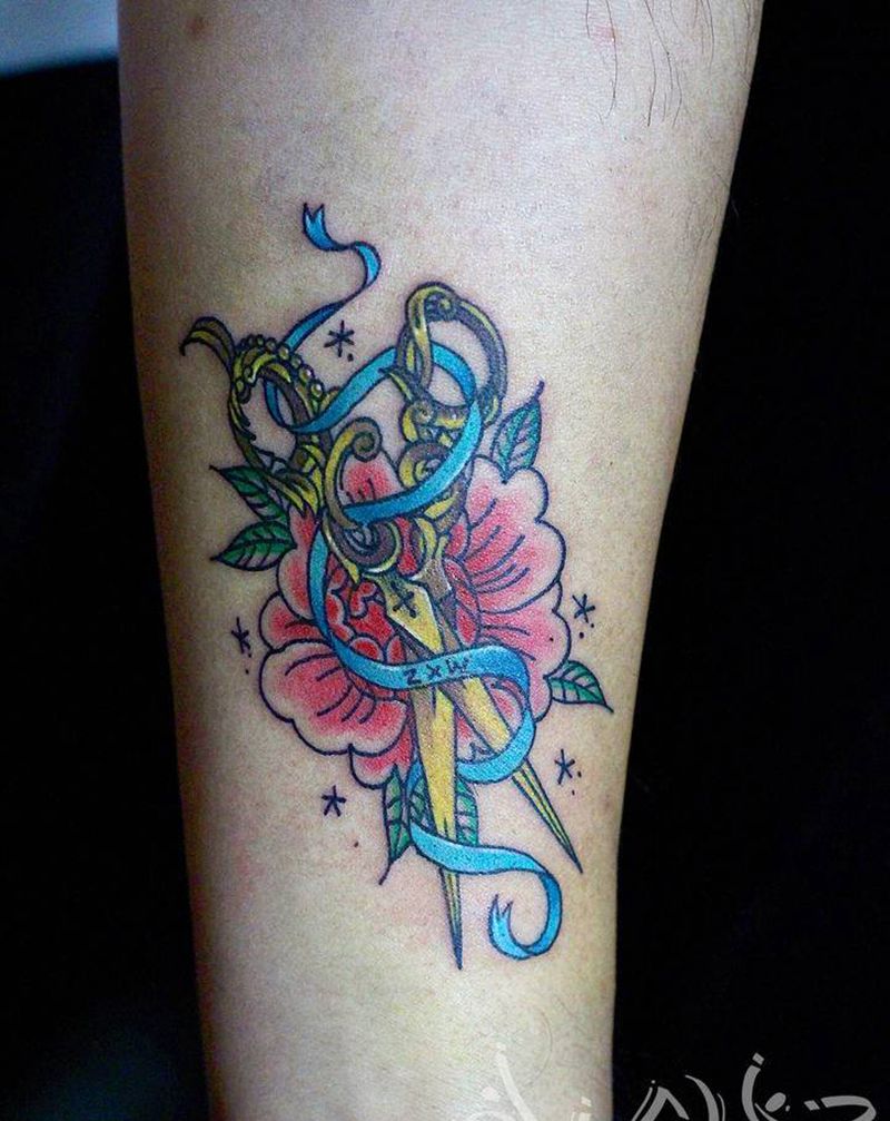 剪刀纹身图片_手臂Old School剪刀花纹身图案