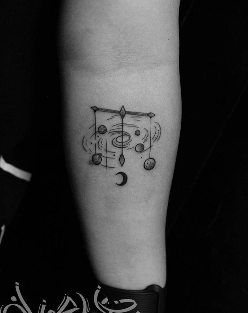 原创天秤座纹身图片_手臂点刺纹身图案