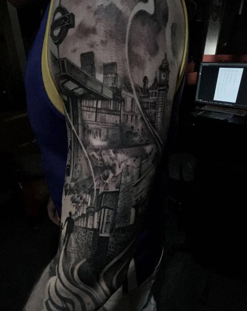 客人家乡街道纹身图片_手臂欧美写实纹身图案