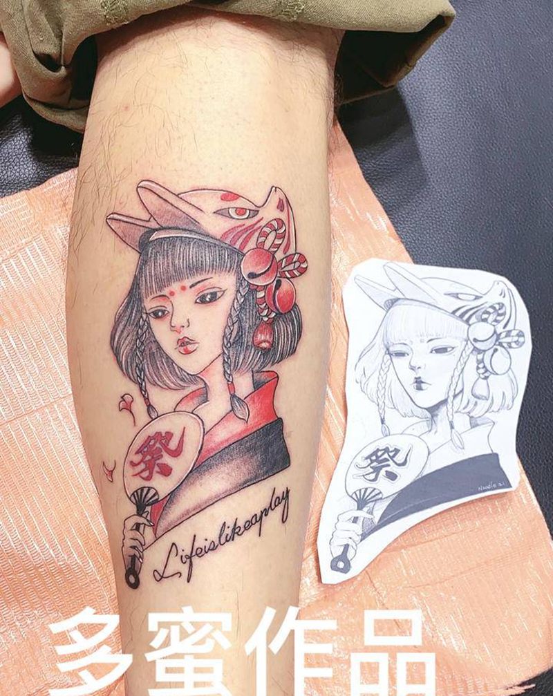 小图美女纹身图片_腿部纹身图案