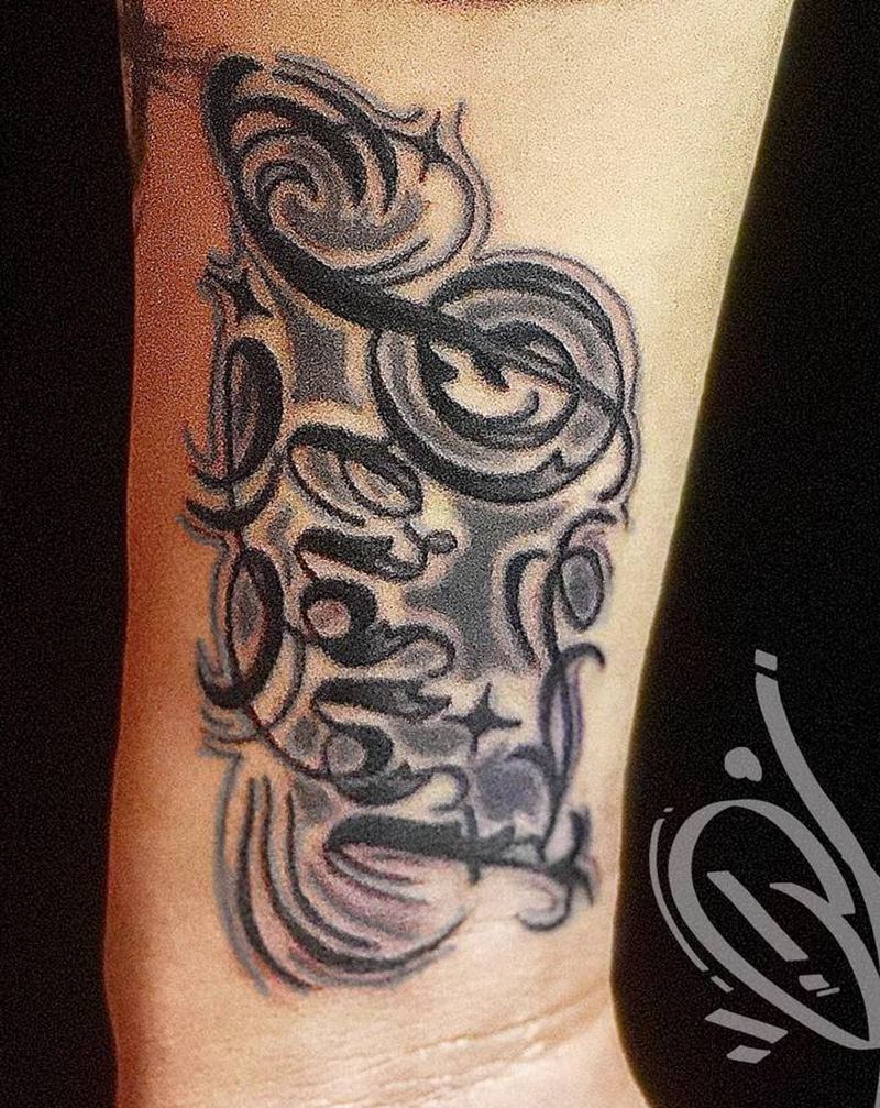 原设花体字纹身图片_手臂Old School纹身图案