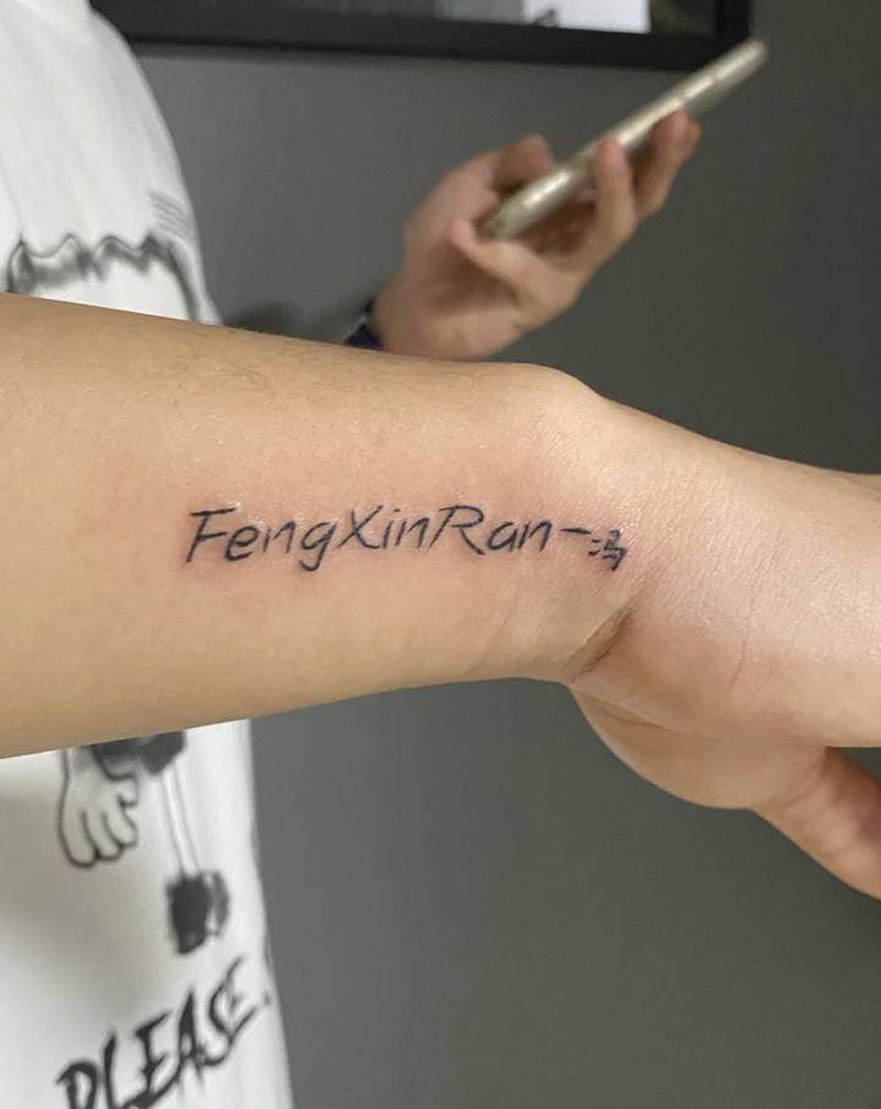 字母纹身图片_手臂手部纹身图案