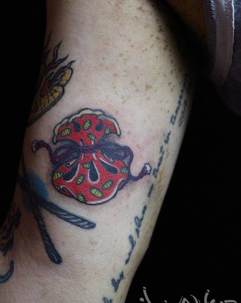 小钱袋纹身图片_手臂Old School纹身图案