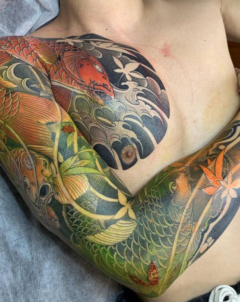 枫与鲤纹身图片_胸部手臂老传统纹身图案