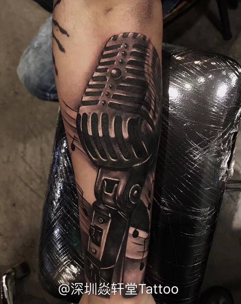 麦克风纹身图片_手臂欧美写实纹身图案