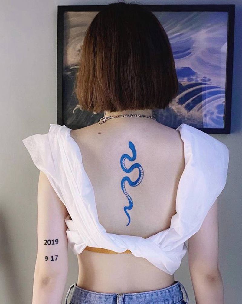 蛇纹身图片_背部纹身图案