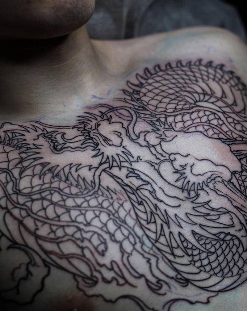 入云纹身图片_胸部新传统纹身图案