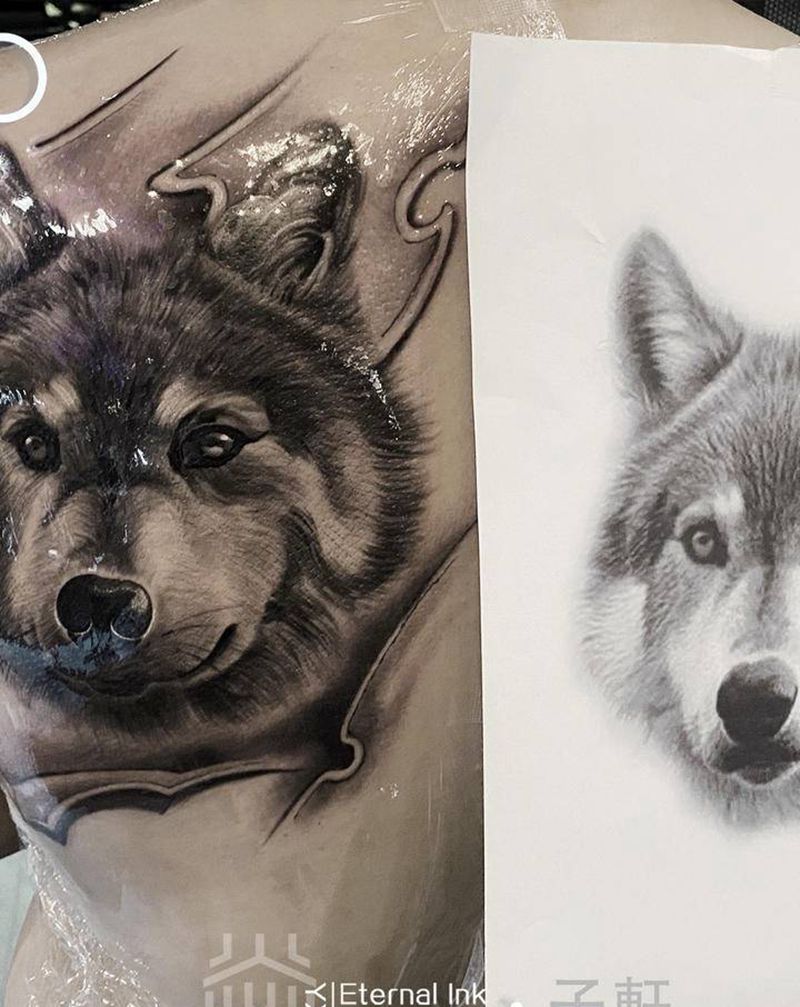 狼性纹身图片_背部肩部欧美写实狼纹身图案