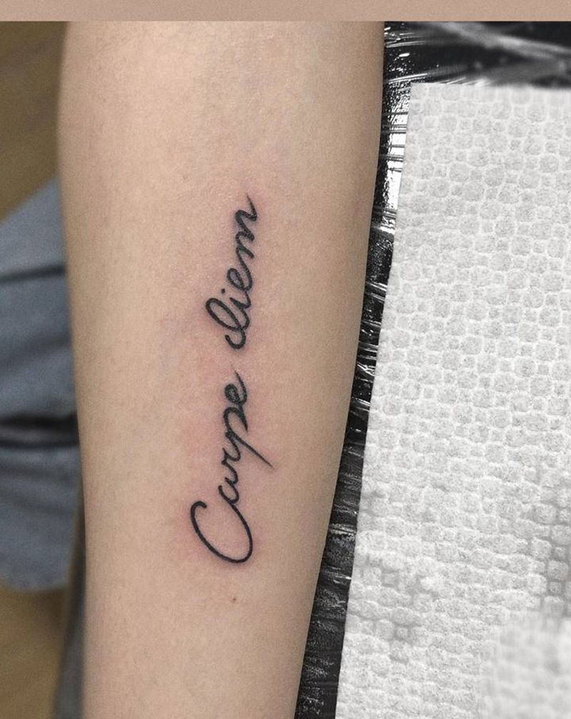 小清新纹身图片_手臂几何花体字纹身图案