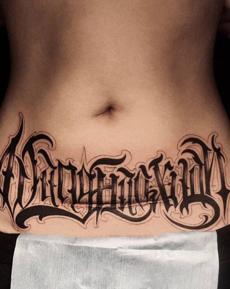 Name纹身图片_腹部花体字水墨刨腹产花体字遮盖纹身图案