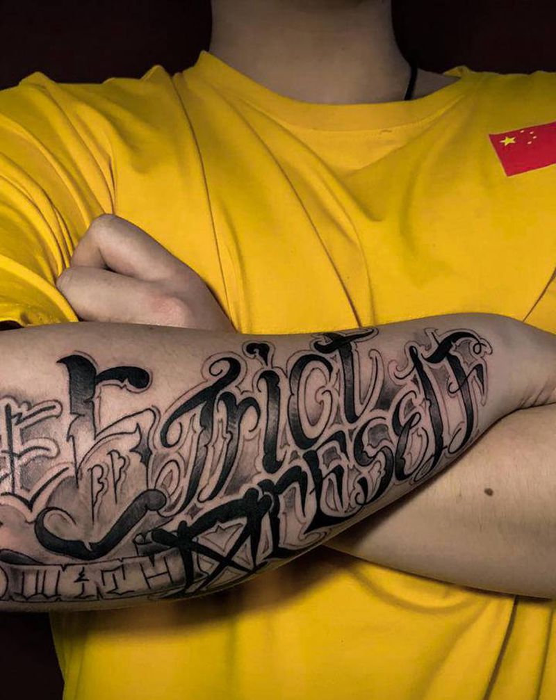 Be strict纹身图片_手部手臂花体字欧美写实花体字深圳纹身图案