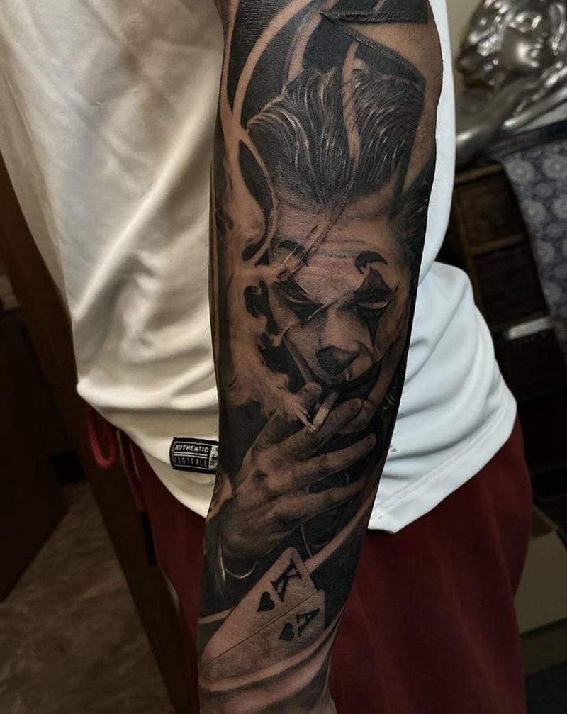 小丑纹身图片_手臂欧美写实纹身图案