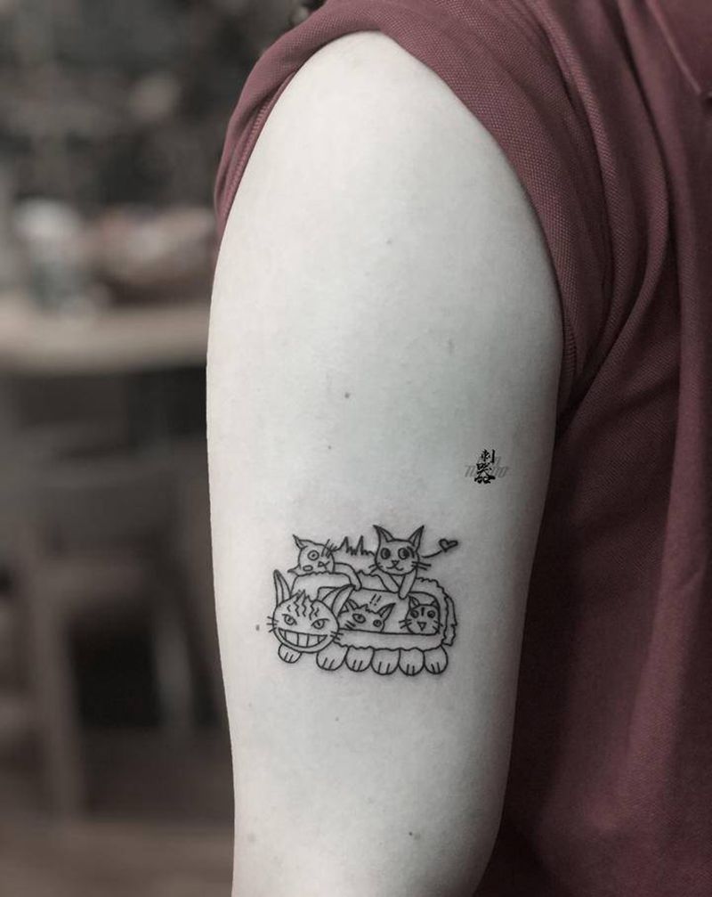 五猫钱纹身图片_手臂几何Old School宫崎骏猫纹身图案