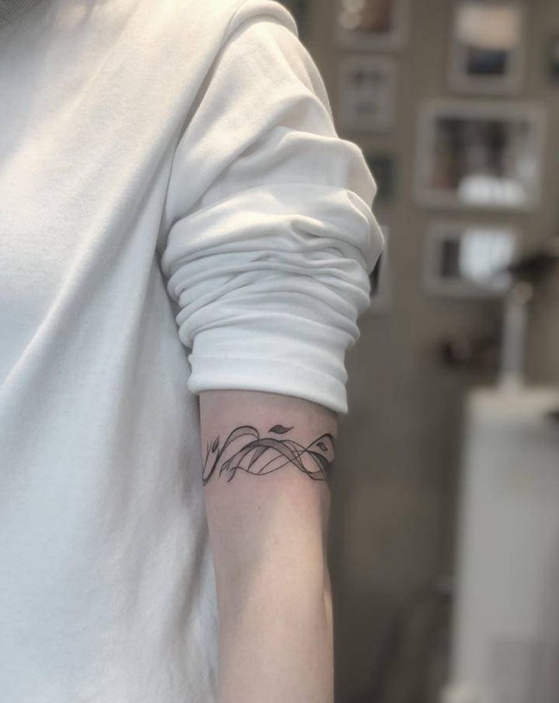 臂环纹身图片_手臂水墨水墨臂环纹身图案