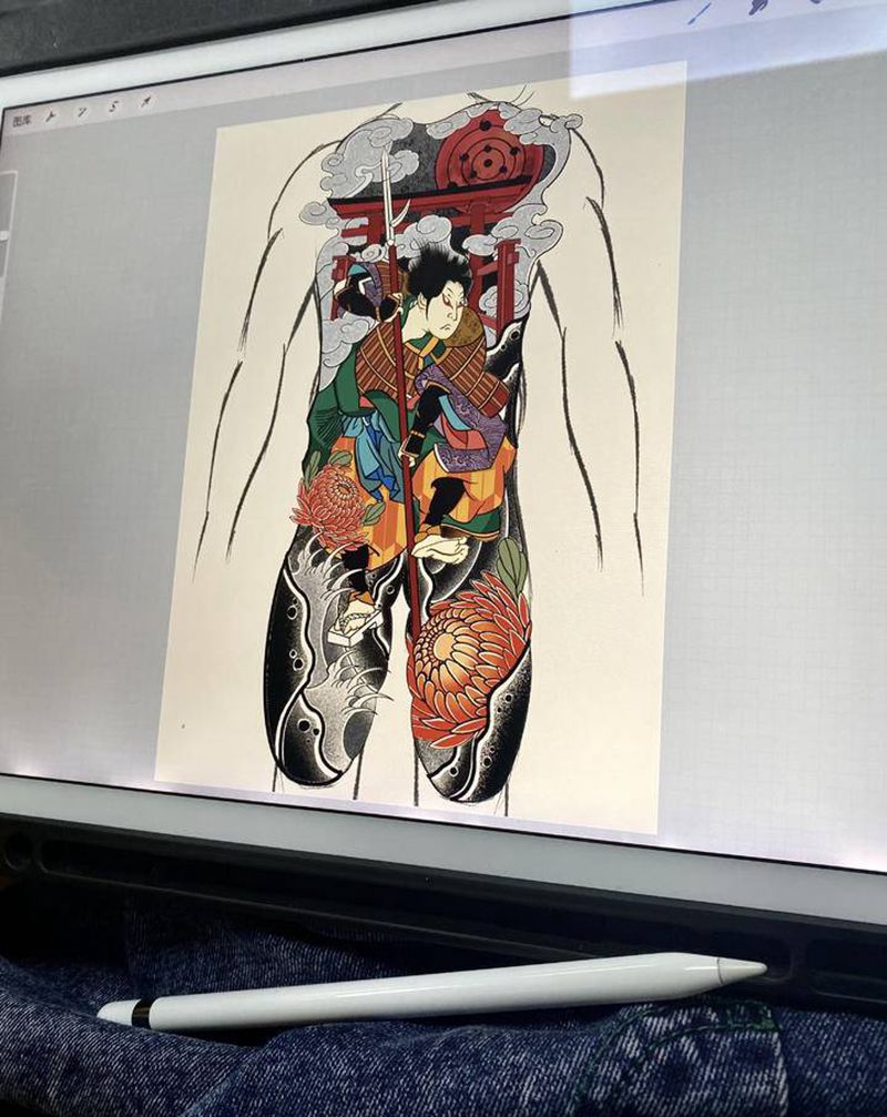 满背稿纹身图片_背部老传统纹身图案