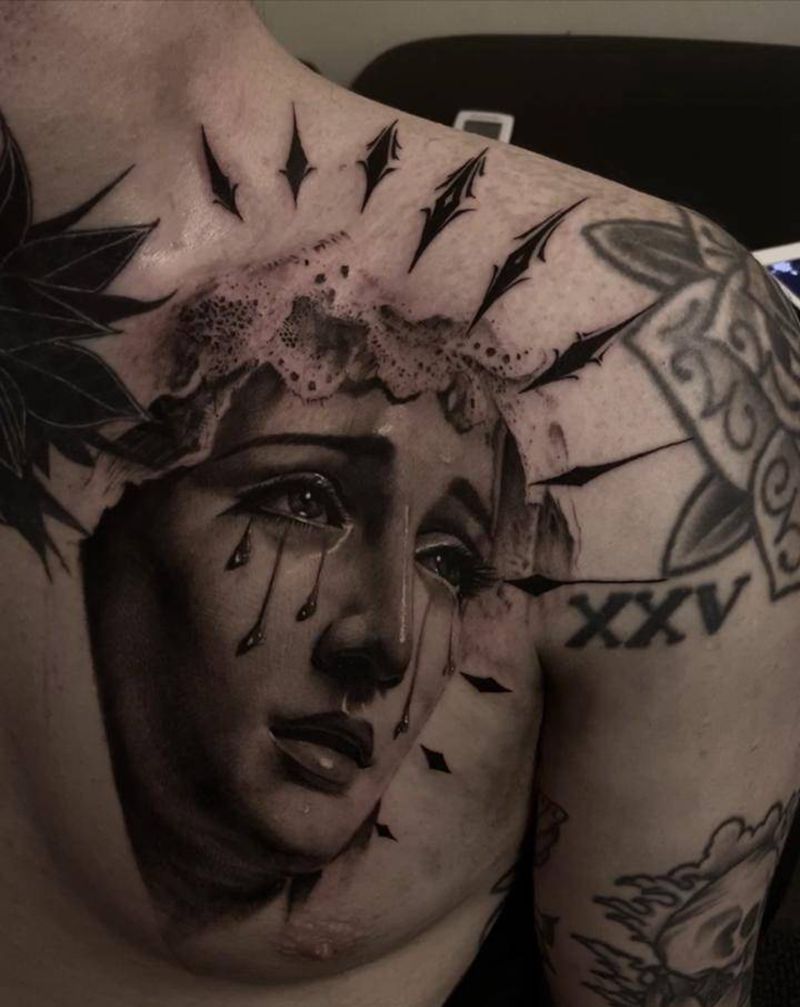 圣母玛利亚纹身图片_胸部欧美写实纹身图案